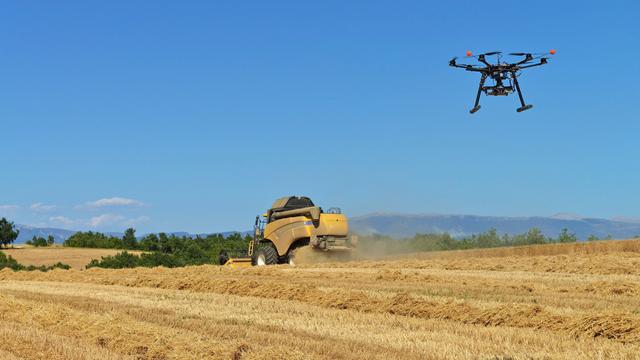 未来农场长这样：无人机、机器人和GPS齐上阵