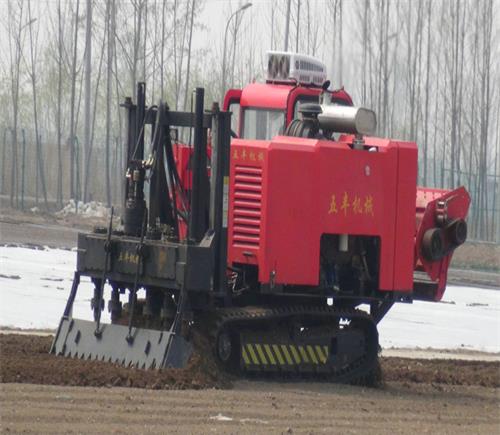 广西五丰公司研制的自走式粉垄机在粉垄耕作